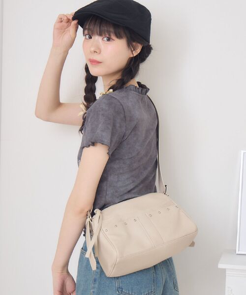 ems excite（エムズエキサイト）の「スタッズ付ショルダーBAG（ショルダーバッグ・レディース・オフホワイト/チャコールグレー/ブラウン・ONE SIZE）」の21枚目の写真