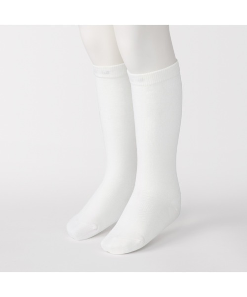 無印良品（ムジルシリョウヒン）の「キッズ　足なり直角　ハイソックス（３足組）（ソックス/靴下・キッズ・ブラック/オフホワイト・15-19cm/19-23cm）」の4枚目の写真