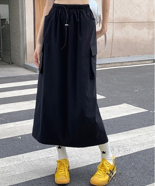cammie（キャミー）の「カーゴ風フラップポケットスカート（スカート・レディース・ブラック/ダークグレー・MEDIUM/LARGE）」の5枚目の写真