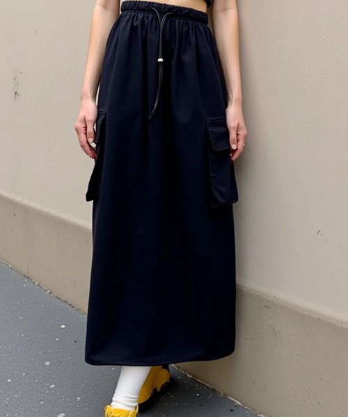 cammie（キャミー）の「カーゴ風フラップポケットスカート（スカート・レディース・ブラック/ダークグレー・MEDIUM/LARGE）」の4枚目の写真