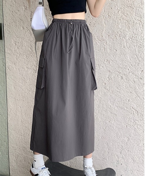 cammie（キャミー）の「カーゴ風フラップポケットスカート（スカート・レディース・ブラック/ダークグレー・MEDIUM/LARGE）」の10枚目の写真
