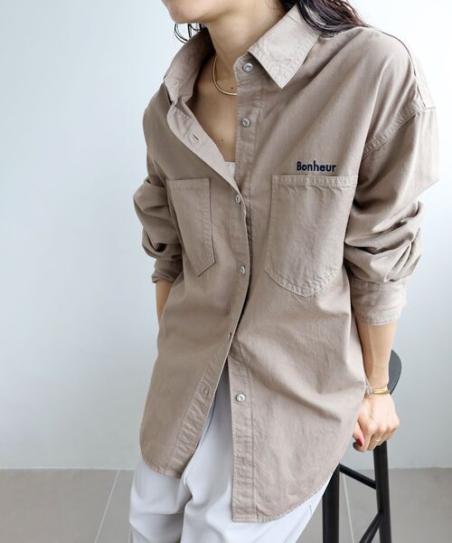 le.coeur blanc（ルクールブラン）の「刺繍カラーダブルポケットオーバーシャツ（シャツ/ブラウス・レディース・ピンク系その他/ダークグレー/サンドベージュ・38）」の8枚目の写真
