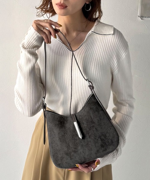 classicalelf（クラシカルエルフ）の「大人の余裕を魅せる。スウェードライクメタルパーツワンハンドルバッグ（ハンドバッグ・レディース・ブラウン/チャコール/ブラック・ONE SIZE）」の2枚目の写真