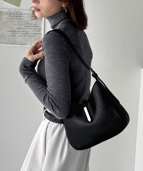 classicalelf（クラシカルエルフ）の「大人の余裕を魅せる。スウェードライクメタルパーツワンハンドルバッグ（ハンドバッグ・レディース・ブラウン/チャコール/ブラック・ONE SIZE）」の6枚目の写真