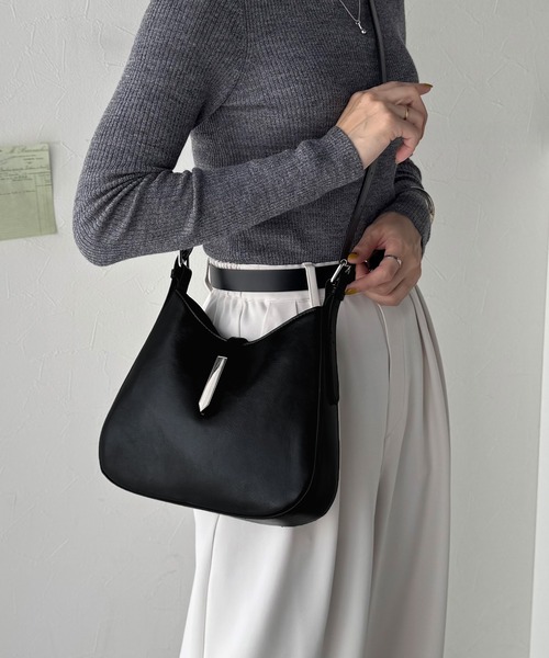 classicalelf（クラシカルエルフ）の「大人の余裕を魅せる。スウェードライクメタルパーツワンハンドルバッグ（ハンドバッグ・レディース・ブラウン/チャコール/ブラック・ONE SIZE）」の8枚目の写真