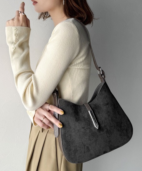 classicalelf（クラシカルエルフ）の「大人の余裕を魅せる。スウェードライクメタルパーツワンハンドルバッグ（ハンドバッグ・レディース・ブラウン/チャコール/ブラック・ONE SIZE）」の15枚目の写真