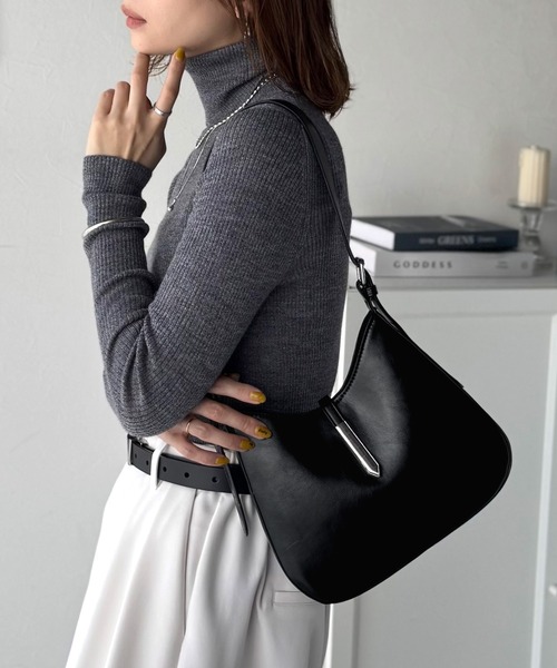 classicalelf（クラシカルエルフ）の「大人の余裕を魅せる。スウェードライクメタルパーツワンハンドルバッグ（ハンドバッグ・レディース・ブラウン/チャコール/ブラック・ONE SIZE）」の4枚目の写真