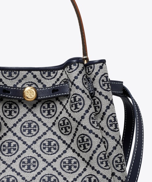 TORY BURCH(トリーバーチ)の「ロミー Tモノグラム バケットバッグ(ショルダーバッグ・レディース・ネイビー・ONE SIZE)」の5枚目の写真