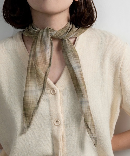 lawgy(ラウジー)の「sheer mesh check triangle scarf / シアーメッシュチェックトライアングルスカーフ(バンダナ/スカーフ・レディース・ブルー/グレイッシュベージュ/グリーン系その他・FREE)」の2枚目の写真