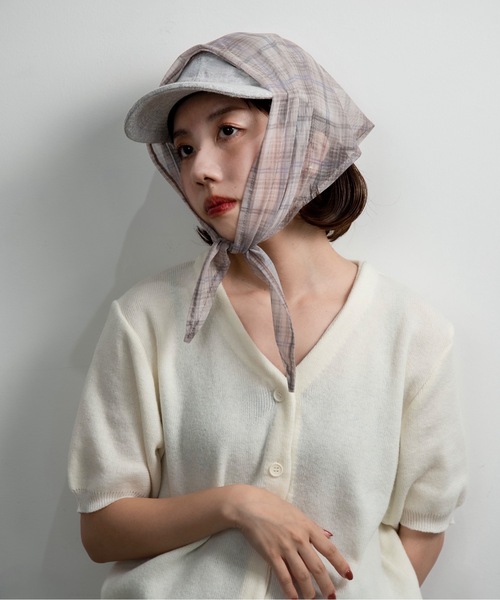 lawgy(ラウジー)の「sheer mesh check triangle scarf / シアーメッシュチェックトライアングルスカーフ(バンダナ/スカーフ・レディース・ブルー/グレイッシュベージュ/グリーン系その他・FREE)」の1枚目の写真