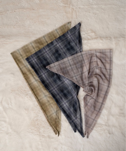 lawgy(ラウジー)の「sheer mesh check triangle scarf / シアーメッシュチェックトライアングルスカーフ(バンダナ/スカーフ・レディース・ブルー/グレイッシュベージュ/グリーン系その他・FREE)」の13枚目の写真