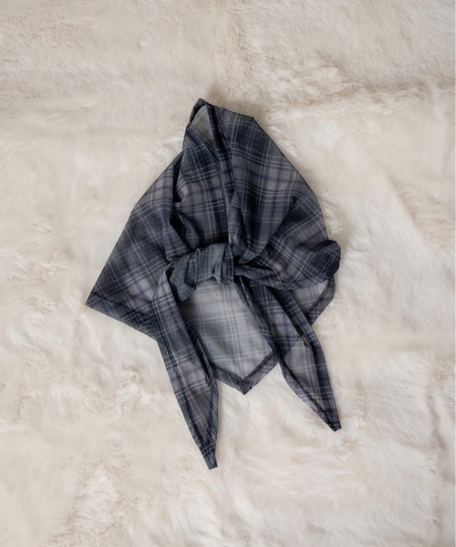 lawgy(ラウジー)の「sheer mesh check triangle scarf / シアーメッシュチェックトライアングルスカーフ(バンダナ/スカーフ・レディース・ブルー/グレイッシュベージュ/グリーン系その他・FREE)」の12枚目の写真