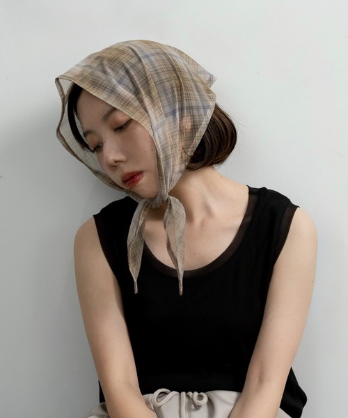 lawgy(ラウジー)の「sheer mesh check triangle scarf / シアーメッシュチェックトライアングルスカーフ(バンダナ/スカーフ・レディース・ブルー/グレイッシュベージュ/グリーン系その他・FREE)」の7枚目の写真