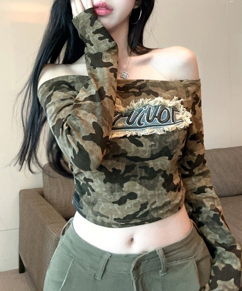 Riff(リフ)の「迷彩柄オフショルトップス(Tシャツ/カットソー・レディース・カーキ・FREE)」の2枚目の写真