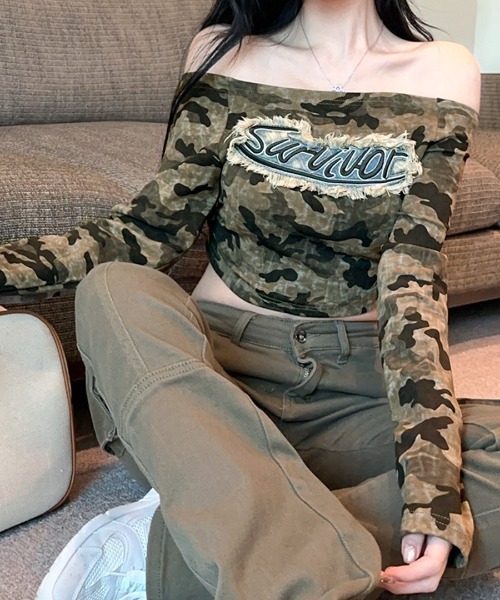 Riff(リフ)の「迷彩柄オフショルトップス(Tシャツ/カットソー・レディース・カーキ・FREE)」の4枚目の写真