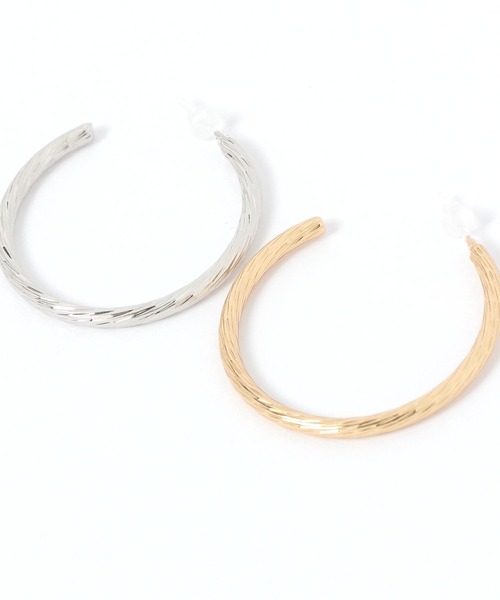 LAKOLE（ラコレ）の「スジフープ30樹脂ポストピアス / 592902（ピアス（両耳用）・レディース・その他1/その他2・FREE）」の4枚目の写真