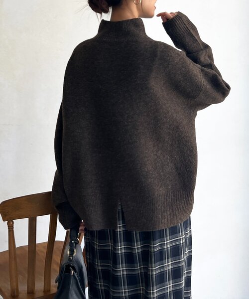 Chez toi(シェトワ)の「BACKスリットハイネックニットプルオーバー(ニット/セーター・レディース・ピンク/ホワイト/ブラウン/オフホワイト・FREE)」の3枚目の写真