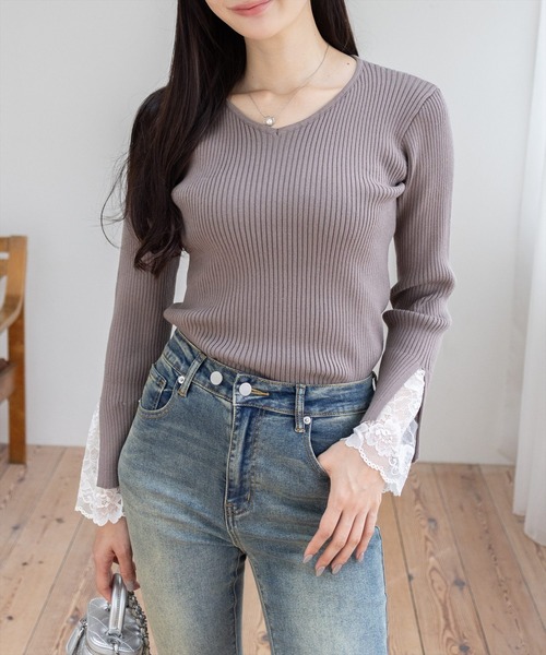 CLEAR BASIC（クリアベーシック）の「袖口レースニットトップス[オフィスカジュアル 着回し抜群 大人]≪AW新作≫（ニット/セーター・レディース・ブラック/グレイッシュベージュ/アイボリー・F）」の3枚目の写真