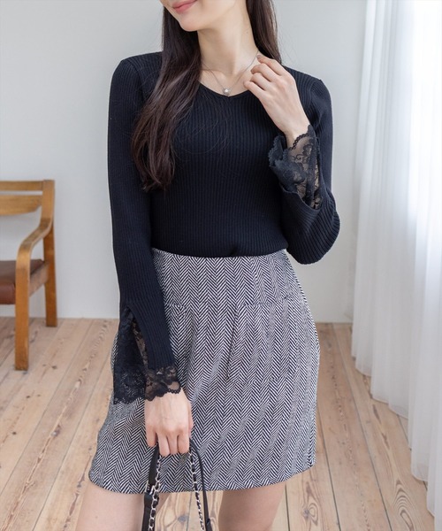 CLEAR BASIC（クリアベーシック）の「袖口レースニットトップス[オフィスカジュアル 着回し抜群 大人]≪AW新作≫（ニット/セーター・レディース・ブラック/グレイッシュベージュ/アイボリー・F）」の4枚目の写真