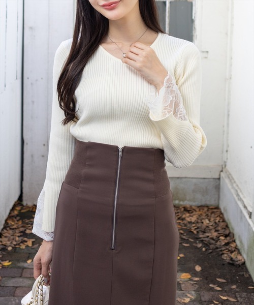 CLEAR BASIC（クリアベーシック）の「袖口レースニットトップス[オフィスカジュアル 着回し抜群 大人]≪AW新作≫（ニット/セーター・レディース・ブラック/グレイッシュベージュ/アイボリー・F）」の6枚目の写真