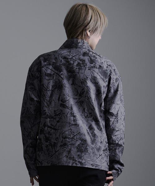 CavariA（キャバリア）の「『CavariA/キャバリア』総柄ZIP JKT（ブルゾン・メンズ・チャコール/ベージュ・L/M）」の3枚目の写真