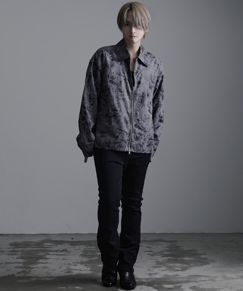 CavariA（キャバリア）の「『CavariA/キャバリア』総柄ZIP JKT（ブルゾン・メンズ・チャコール/ベージュ・L/M）」の4枚目の写真