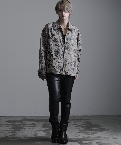 CavariA（キャバリア）の「『CavariA/キャバリア』総柄ZIP JKT（ブルゾン・メンズ・チャコール/ベージュ・L/M）」の7枚目の写真