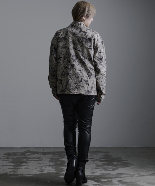 CavariA（キャバリア）の「『CavariA/キャバリア』総柄ZIP JKT（ブルゾン・メンズ・チャコール/ベージュ・L/M）」の8枚目の写真