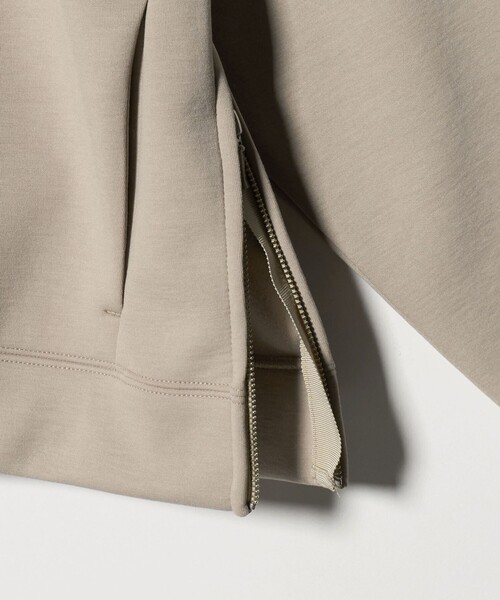 green label relaxing(グリーンレーベルリラクシング)の「【WEB限定】<at ease>ダンボール スリット プルオーバー カットソー(Tシャツ/カットソー・レディース・ナチュラル/モカ/ダークグレー・FREE)」の10枚目の写真