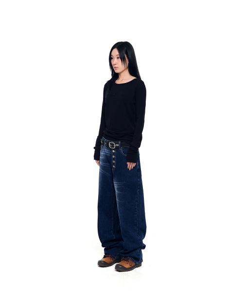 AAKAM（アーカム）の「Side Washed Button Denim Pants (Blue)（デニムパンツ・レディース・その他・1/2）」の3枚目の写真