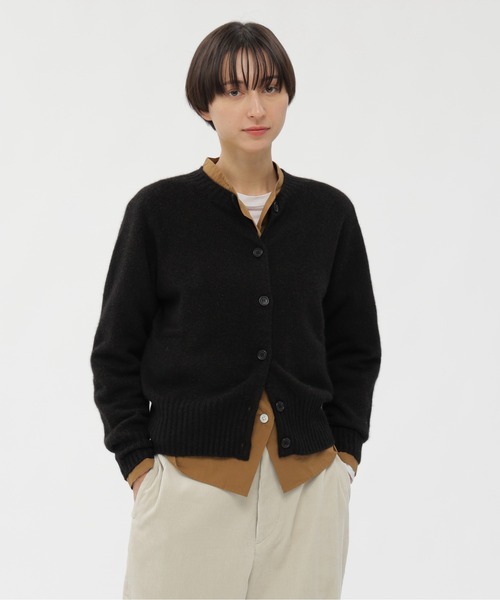 MARGARET HOWELL（マーガレットハウエル）の「TWISTED CASHMERE WOOL（カーディガン/ボレロ・レディース・ライトブルー/ブラウン/ピンク・2）」の2枚目の写真