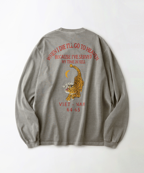 OUTSTANDING(アウトスタンディング)の「MIL SERIES LONG SLEEVE(VIET NAM TIGER)_PIGMENT KHAKI(Tシャツ/カットソー・レディース・その他・SMALL/MEDIUM/LARGE)」の1枚目の写真