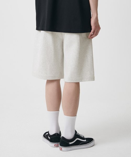 MUSINSA STANDARD（ムシンサスタンダード）の「ダブルニットワンタックワイドスウェットショーツ [オートミール]（その他パンツ・メンズ・その他・SMALL/MEDIUM/LARGE/X-LARGE/XX-LARGE/XXX-LARGE）」の8枚目の写真