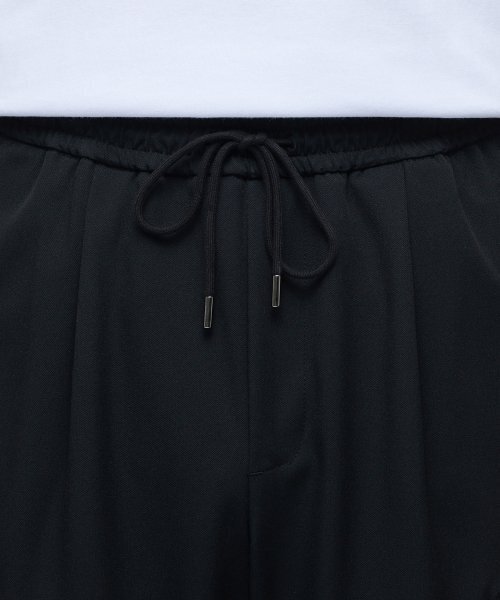 MUSINSA STANDARD（ムシンサスタンダード）の「ワイドバンディングカーゴスラックス[ブラック]（スラックス・メンズ・その他・40/26/28/38/42/36/34/32/30）」の6枚目の写真