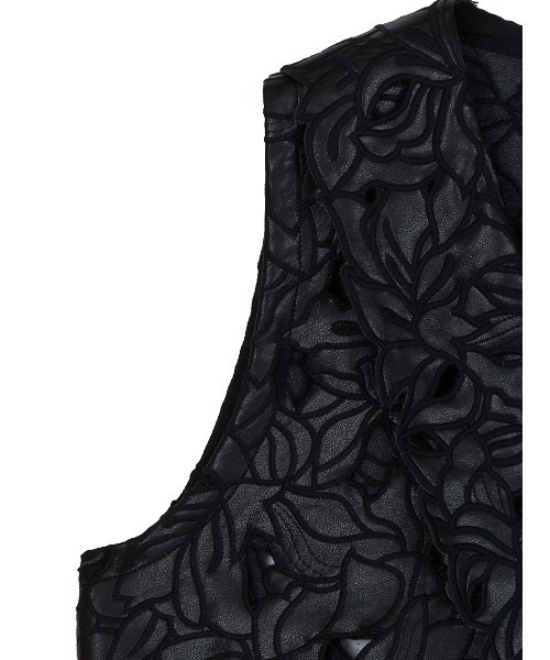 Ameri（アメリ）の「UND LACE CUTWORK VEST TOP（ベスト・レディース・アイボリー/ブラック・FREE）」の17枚目の写真