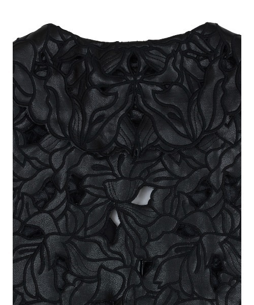 Ameri（アメリ）の「UND LACE CUTWORK VEST TOP（ベスト・レディース・アイボリー/ブラック・FREE）」の21枚目の写真