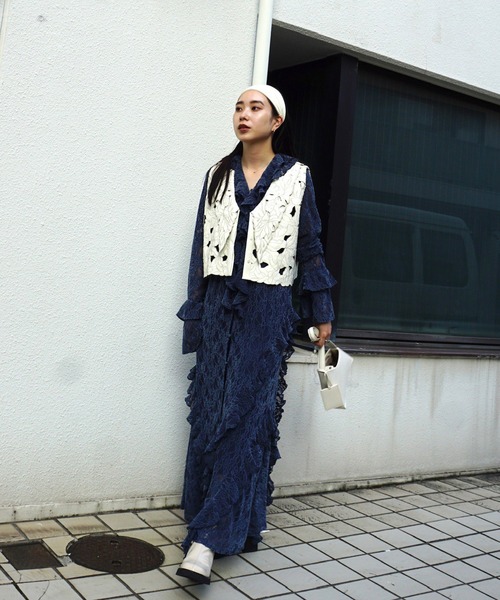 Ameri（アメリ）の「UND LACE CUTWORK VEST TOP（ベスト・レディース・アイボリー/ブラック・FREE）」の5枚目の写真