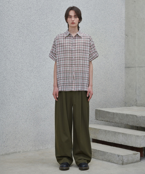 GLW(ジーエルダブリュ)の「ツータックワイドナイロンパンツカーキ(スウェットパンツ・レディース・その他・SMALL/MEDIUM)」の3枚目の写真