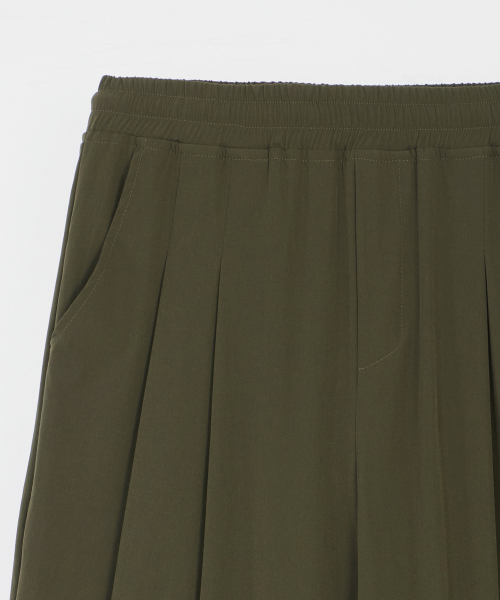 GLW(ジーエルダブリュ)の「ツータックワイドナイロンパンツカーキ(スウェットパンツ・レディース・その他・SMALL/MEDIUM)」の8枚目の写真