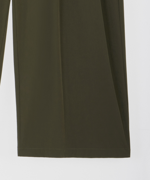GLW(ジーエルダブリュ)の「ツータックワイドナイロンパンツカーキ(スウェットパンツ・レディース・その他・SMALL/MEDIUM)」の9枚目の写真