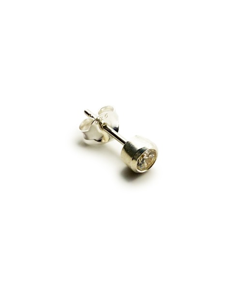 THEATER(シアター)の「THEATER シアター ジルコニアストーントップシルバーキャッチピアス S size(ピアス(両耳用)・レディース・ブラック/クリア・FREE)」の1枚目の写真