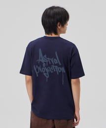 [ファングラフィティレタリングロゴ]コットンルーズフィット半袖Tシャツ_スペースネイビー