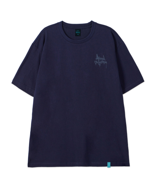 ASTRAL PROJECTION（アストラルプロジェクション）の「[ファングラフィティレタリングロゴ]コットンルーズフィット半袖Tシャツ_スペースネイビー（Tシャツ/カットソー・メンズ・その他・LARGE/MEDIUM/X-LARGE/XX-LARGE）」の2枚目の写真