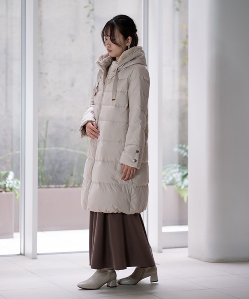 STRAWBERRY-FIELDS（ストロベリーフィールズ）の「スムースタフタ_フェイクファー衿ダウンコート（ダウンジャケット/コート・レディース・ブラック/ベージュ・2）」の4枚目の写真