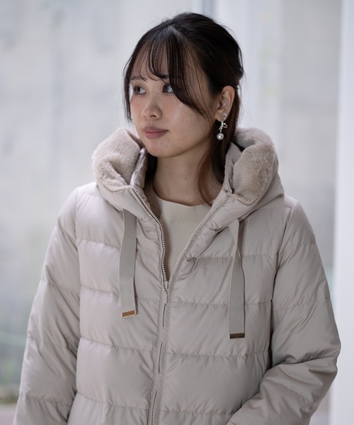 STRAWBERRY-FIELDS（ストロベリーフィールズ）の「スムースタフタ_フェイクファー衿ダウンコート（ダウンジャケット/コート・レディース・ブラック/ベージュ・2）」の6枚目の写真