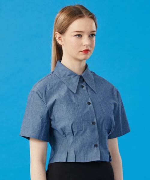 KOLEAT（コレット）の「WOMEN クロップスリム ブルー デニム 半袖シャツ [BLUE] クロップティ 半袖（シャツ/ブラウス・レディース・その他・FREE）」の2枚目の写真