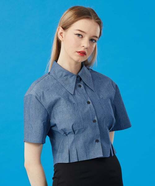 KOLEAT（コレット）の「WOMEN クロップスリム ブルー デニム 半袖シャツ [BLUE] クロップティ 半袖（シャツ/ブラウス・レディース・その他・FREE）」の3枚目の写真