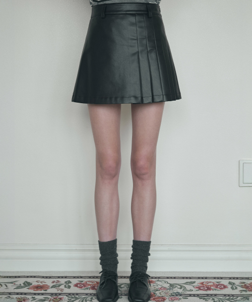 NONLOCAL(ノンローカル)の「Leather Half Pleats Mini Skirt - Black(スカート・レディース・ブラック・SMALL/MEDIUM)」の1枚目の写真