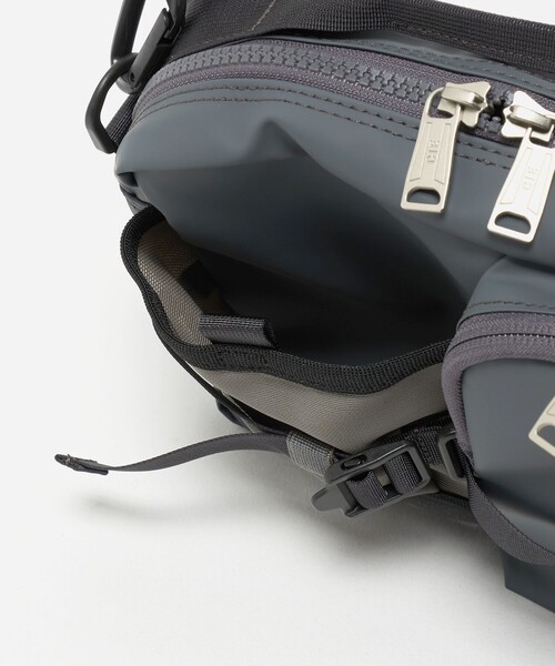 CIE（シー）の「＜CIE＞GRID3 ボトル ショルダーバッグ（ショルダーバッグ・メンズ・ダークグレー/ブラック・FREE）」の18枚目の写真