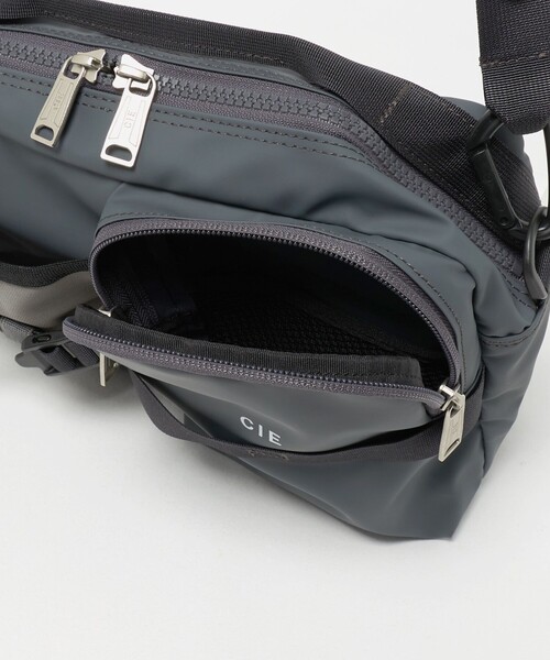 CIE（シー）の「＜CIE＞GRID3 ボトル ショルダーバッグ（ショルダーバッグ・メンズ・ダークグレー/ブラック・FREE）」の19枚目の写真